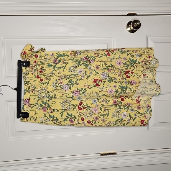 LOFT Dresses & Skirts - LOFT Yellow Floral Wrap Skirt Size 4P